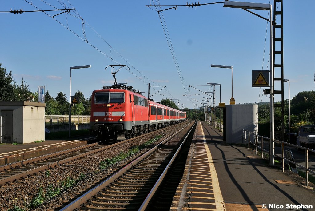 Auch der Regio hat sein Platz 111 215-0 und 111 210-1 waren an diesem sonnigen Samstag zwischen Wrzburg und Frankurt/M. unterwegs (Thngersheim 21.08.10) 