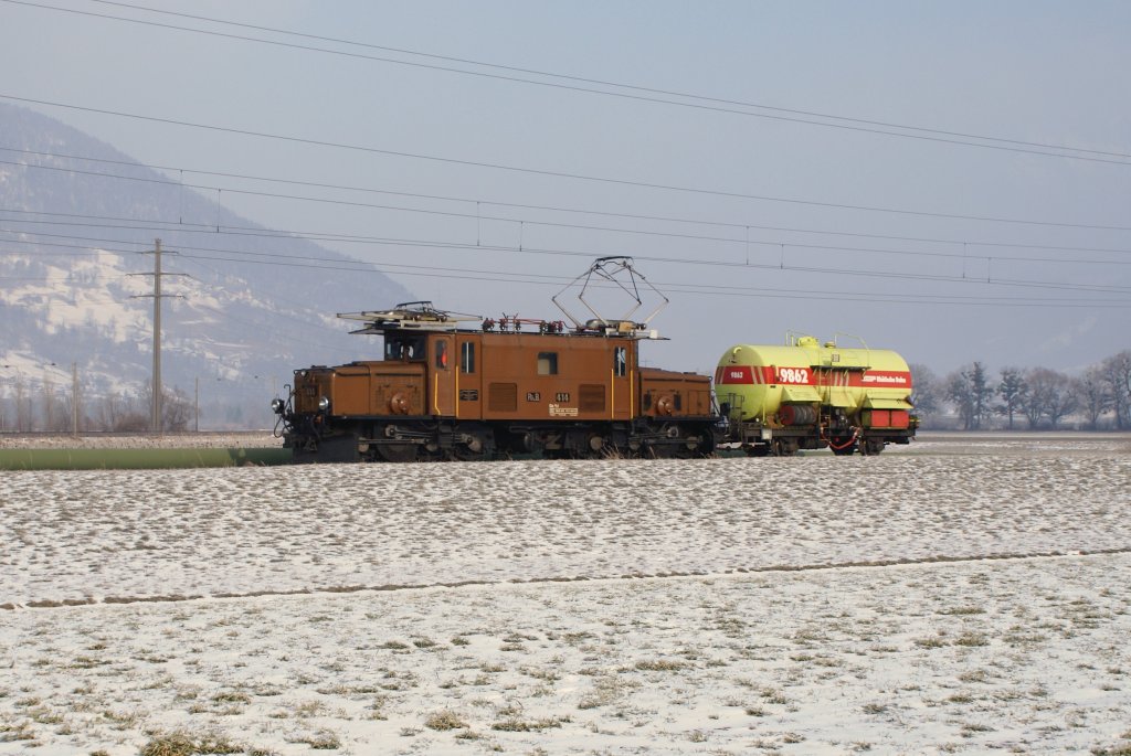 Auch das RhB-Krokodil war am 14.2.10 unterwegs, und zwar mit dem krzest mglichen Gterzug.