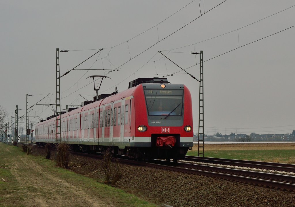 Auch diese S11 nach Dsseldorf Flughafen hat eben den Bahnhof Nievenheim hinter sich gelassen. Bald erreicht der 423 748-3 Allerheiligen an der Kbs 495.