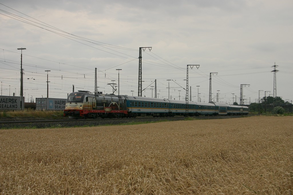 Auch war 183-001 das Objekt meiner Begierde.So konnte ich die Lok am 17.7.2010 in Regensburg Ost mit einen Alex nach Hof erwischen.