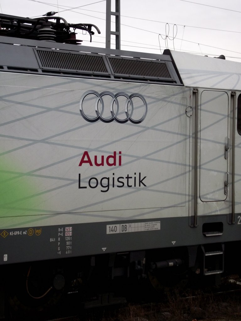 Audi Logistik Aufschrift am 13.12.11 an 185 389-4 