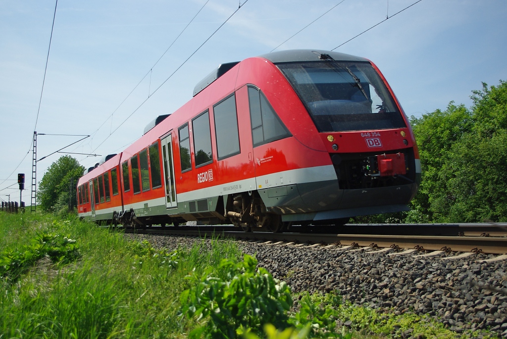 Auf Abwegen: 648 354 in Fahrtrichtung Norden. Aufgenommen am 07.05.2011 zwischen Eichenberg und Friedland(HAN).