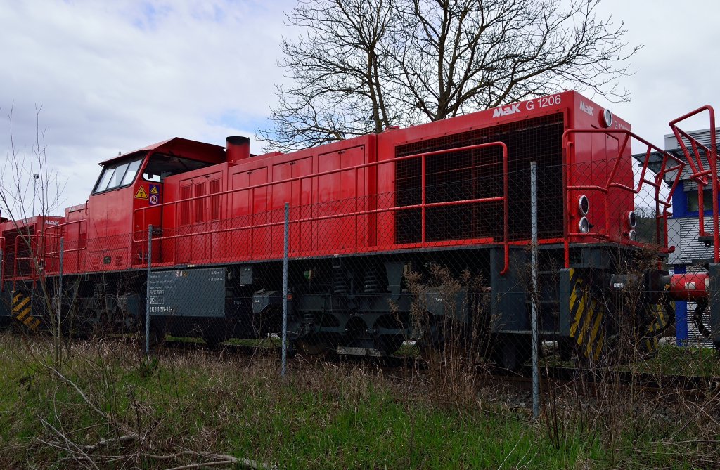 Auf dem Ausziehgleis der Lokomotivenfabrik Gmeinder in Mosbach steht diese ehemalige CFL MAK 1206/alias 9282 000 1504-0 L- und wartet auf eine Aufarbeitung in der Lokmanufaktur Badens. 13.4.2013