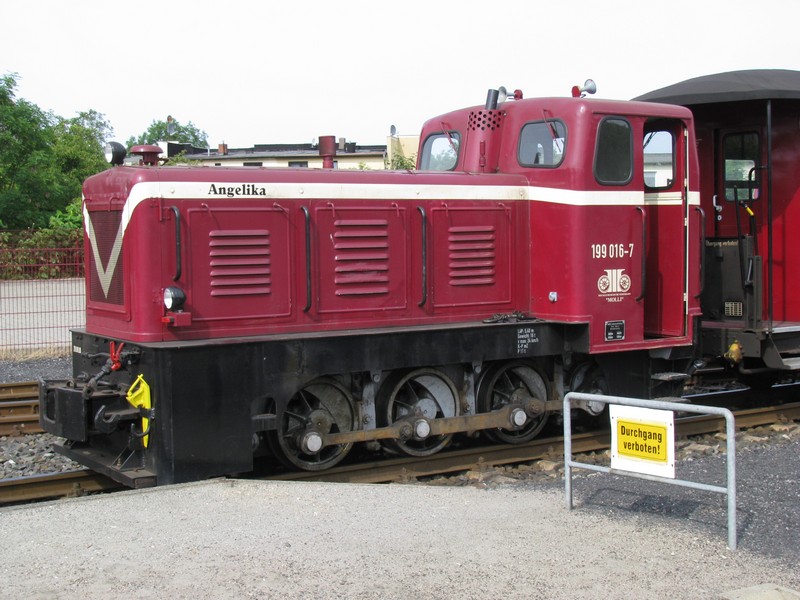 Auf dem Betriebshof der Mecklenburgischen Bderbahn, genannt  MOLLI  zeigte sich diese schmalspurige Diesellokomotive BR 199 016-7, Bad Doberan [MV] 15.06.2011