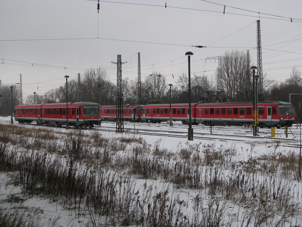 Auf dem ehemaligen Gterbahnhof von Schwerin sind Triebwagen der Baureihe 628 abgestellt und warten auf ihren nchsten Einstze am 05.12.2010