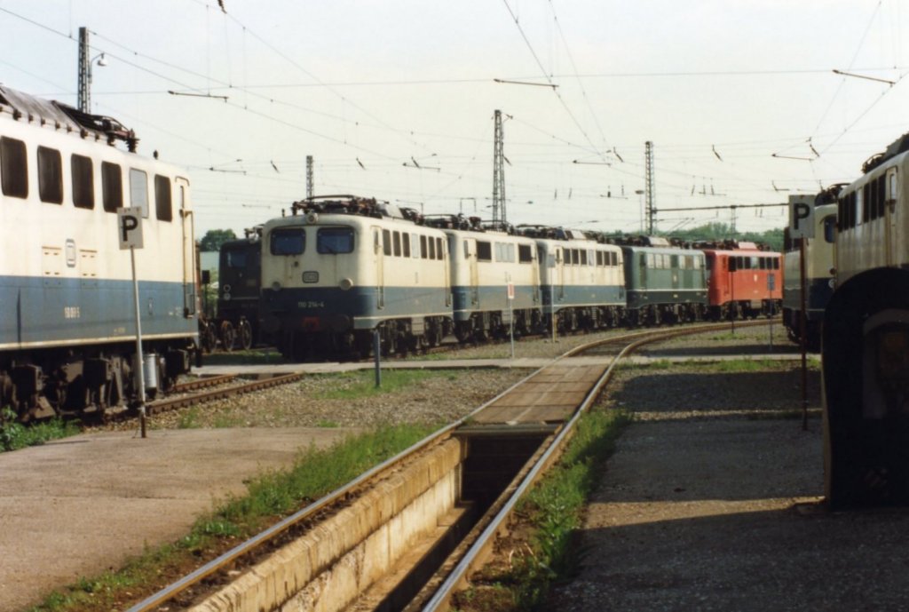 Auf dem Gelnde des Ausbesserungswerks Mnchen-Freimann. Im Sommer 1991 hatte ich die Gelegenheit, das Bahnbetriebswerk zu besichtigen.