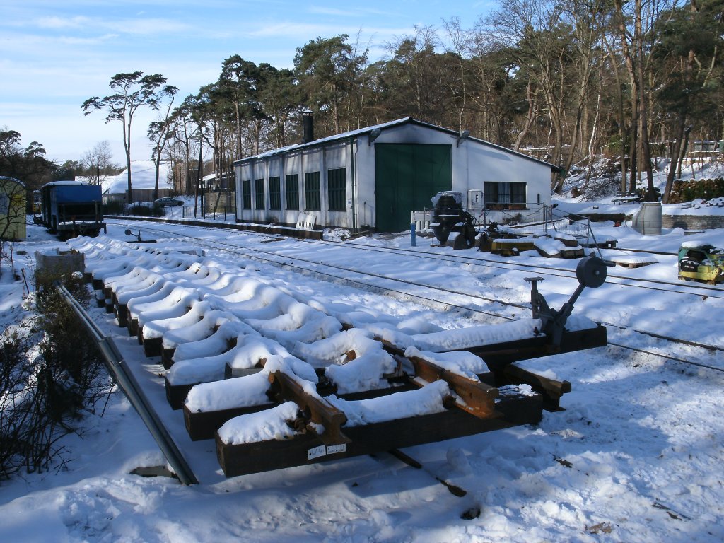 Auf dem Ladegleis in Ghren lag,am 11.Februar 2012,diese Weiche zum Einbau bereit.Auf Grund des Wintereinbruches waren die Umbauarbeiten unterbrochen,da der Schnee mittlerweile Geschichte ist wird in den nchsten Tage wieder gebaut.