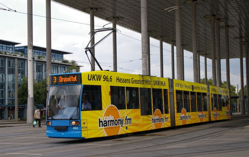 Auf dem Weg ins Druseltal (Wagen 463 am 25.8.2012 Bahnhof Wilhelmsh�he).