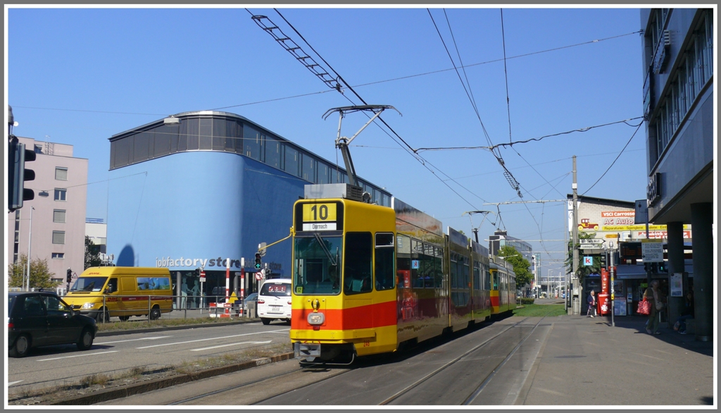 Auf dem Weg nach Dornach fhrt die Linie 10 am Dreispitz vorbei. (21.09.2010)