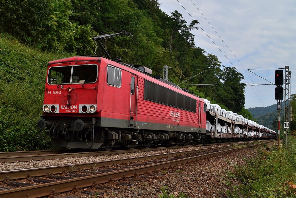 Auf dem Weg von Neckarsulm ans Meer kommt ein AUDI-Zug hier kurz hinter Eberbach die Steigung hinauf in Richtung Hirschhorn gefahren....gezogen wird der Zug von der 155 149-8 am Sonntag den 23.9.2012