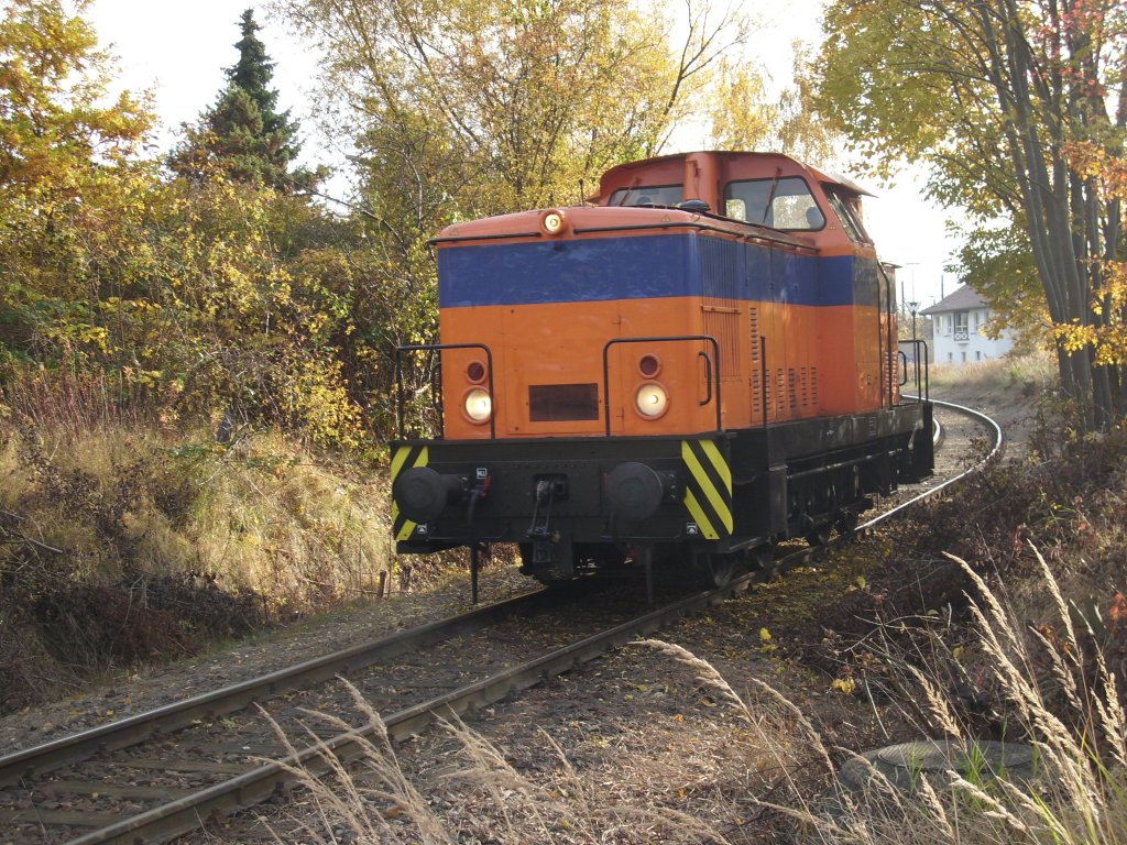 Auf einen Anschlugleis in Rostock Bramow war am 31.Oktober 2009 die RFH V60 unterwegs als Sie uns bei unseren Bahnbildertreffen an einem Bahnbergang vorbei kam.