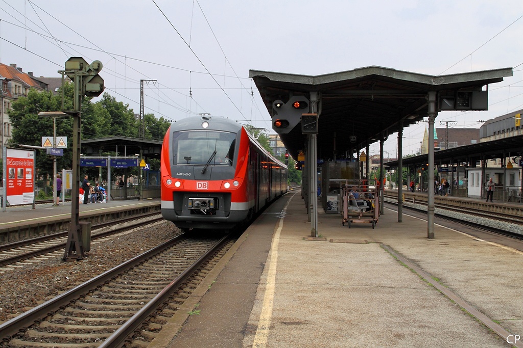Auf der Fahrt nach Nrnberg legt 440 040 in Frth einen Halt ein. (24.7.2010)
