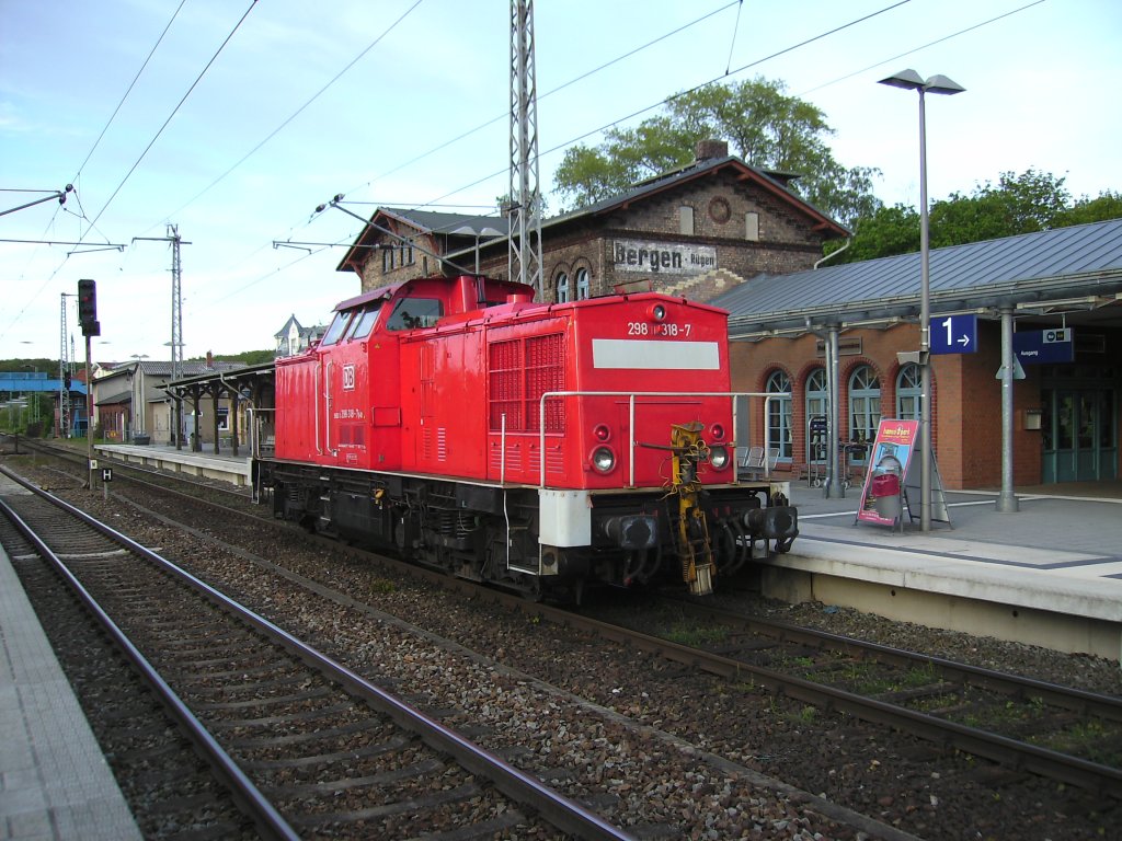 Auf der Fahrt von Stralsund nach Mukran legte 298 318 am Abend vom 26.Mai 2010 in Bergen/Rgen einen Halt ein.