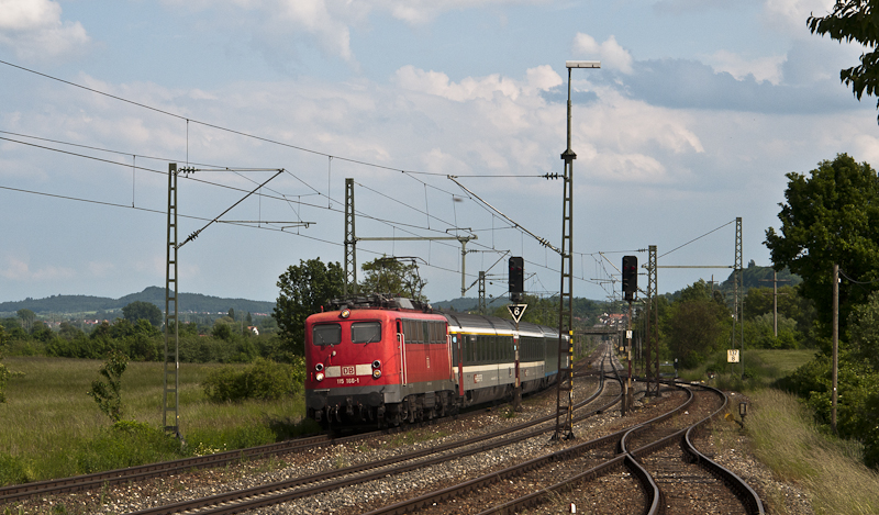 Auf der Gubahn gibt es immer wieder interessante Loks vor den IC zu sehen. So auch am 29. Mai 2010, als 115 166-1 am IC 184 (Zrich HB - Stuttgart Hbf) in Welschingen-Neuhausen fotografiert werden konnte.
