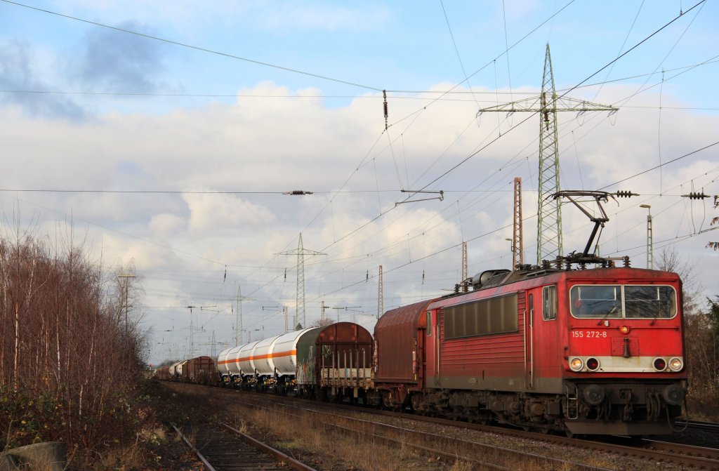 Auf gehts mit neuer Kamera: 155 272 zieht einen gemischten G�terzug durch Ratingen-Lintorf (18.12.2011)