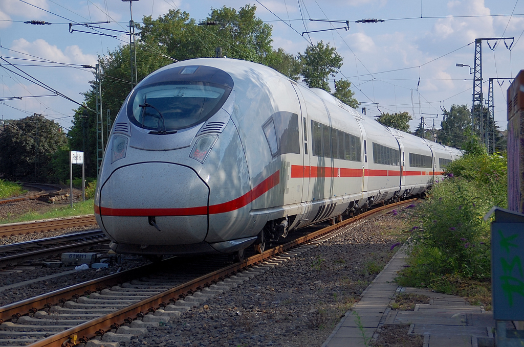 Auf  Gleis 4 durch den Rheydter Hbf kommt dieser Nachschu auf den neuen ICE4702 zustande, als er in den Rangierbahnhof Rheydt fhrt. Vermutlich kommt er zum Siemenstestcentrum. 15.7.2011