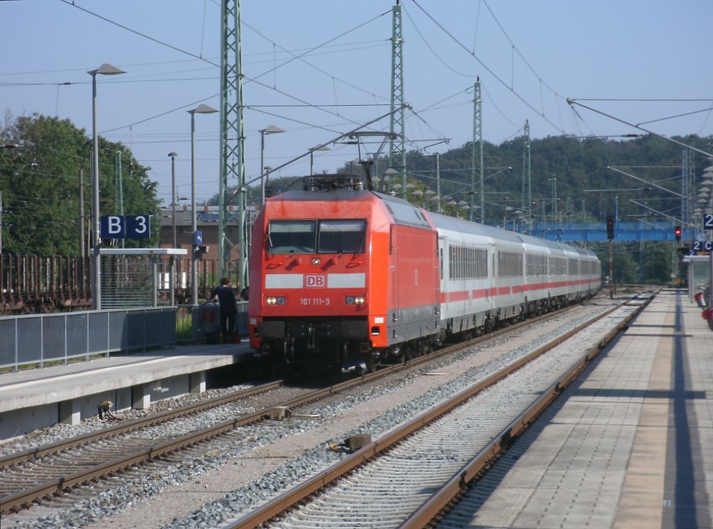 Auf Grund einer Bremsstrung erreichte 101 111 mit dem IC 2213,Binz-Stuttgart,am 04.September 2011 Bergen/Rgen mit Versptung.Dadurch das die Versptung 20 Minuten betrug,mute der IC im Blockabstand hinter EC 379 bis Stralsund fahren.In der Regel fhrt der IC 2213 vor dem EC 379.