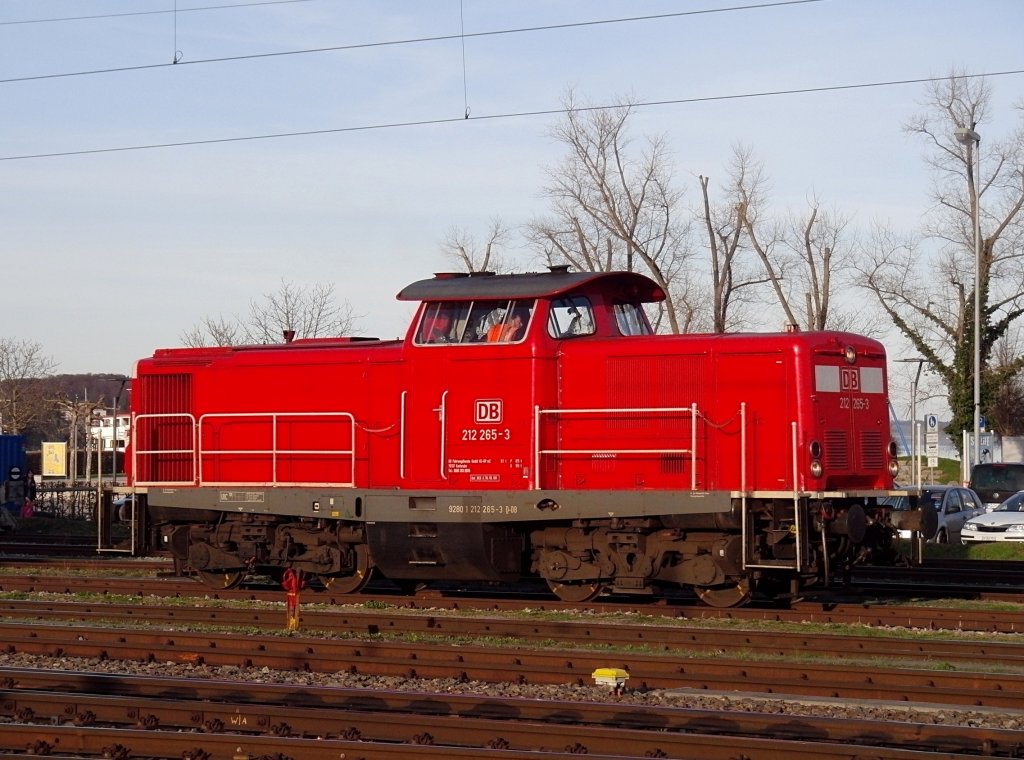 Auf Grund des Einsatzes bei einer Gleisbaumanahme konnte 212 265-3 am 01.04.2011 im Bahnhof von Konstanz fotografiert werden.