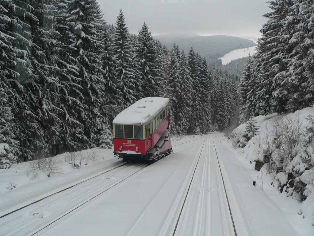 Auf der Gterbhne der Oberweibacher Bergbahn wird in der kalten Jahreszeit der Aufsatzwagen genutzt, der seit 1972 auf dieser Strecke im Einsatz ist.  Vorher gehrte er zur Kleinbahn Schleiz - Saalburg, die 2006 ihren Dienst einstellte. Lichtenhain, 24.2.2013