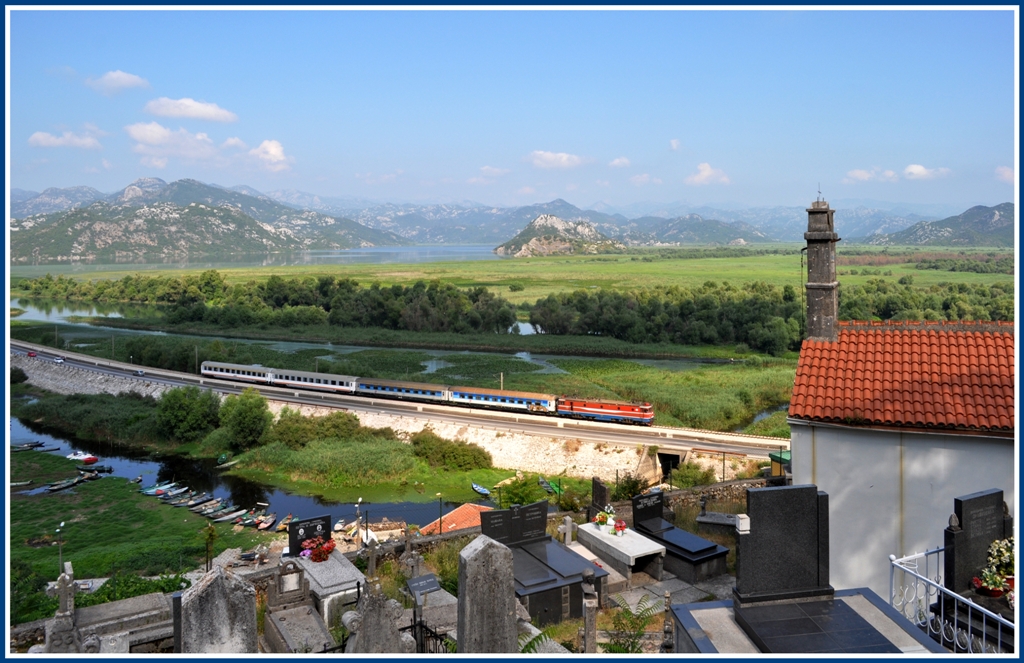 Auf der Hinfahrt bin ich umsonst bei 37Grad im Schatten zur Kirche von
