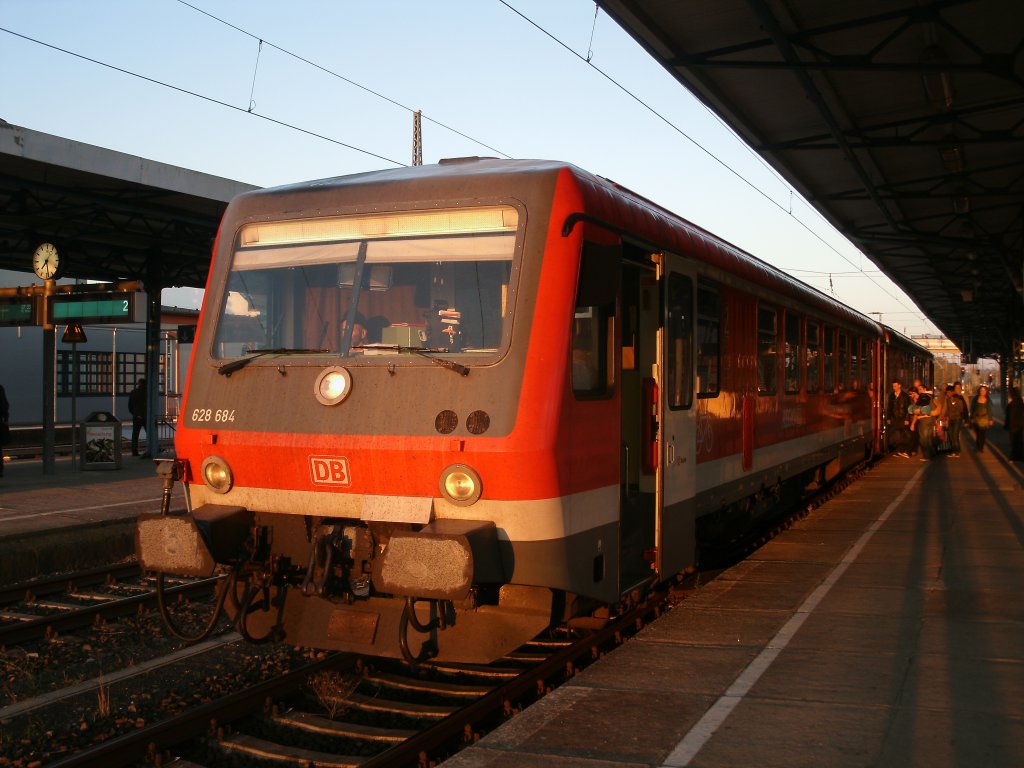Auf meiner Fototour,am 01.Oktober 2011,nach Berlin nutzte ich den drei Min�tigen Aufenthalt in Neubrandenburg,um den 628 684 zufotografieren,der an diesem Tag den RE 13053 Stralsund-Neustrelitz fuhr.
