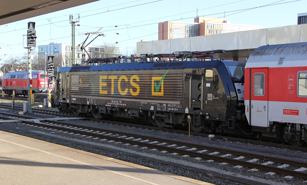  Auf nach Hannover  hie es am 17.04.2012... mal wieder ... Gerade am Hbf angekommen, wartet 189 115-9 vor dem AZ Bozen - Hamburg auf Ausfahrt.