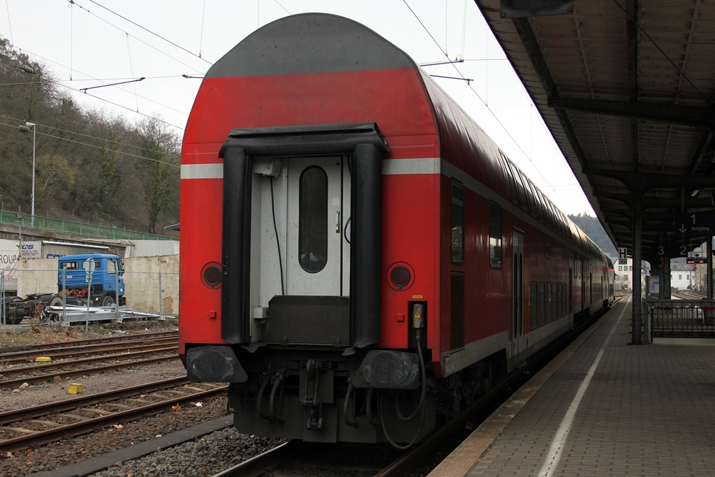 Auf der RB27 Linie sieht man so etwas selten.... in Linz am Rhein am 10.3.2012