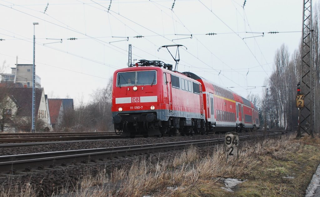 Auf der Strecke von Lhne in Richtung Minden hatte ich einige Zeit verbracht ohne das auch nur ein Zug vor die Linse kam. 111 090-7 war am Nachmittag des 28.04.2010 mit dem Regionalexpress nach Minden beim verlassen des Bnder HBf das einzige Rollende was sich zeigte.