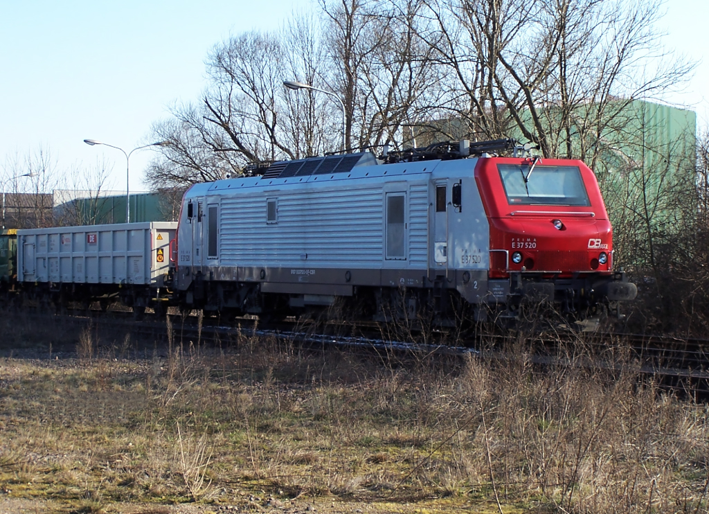 Auf den Werksgleisen des Stahlwerkes Bous/Saar war CB Rail E 37520 am 07.03.2010 abgestellt. Die Prima wartet auf einen neuen Einsatzauftrag.
