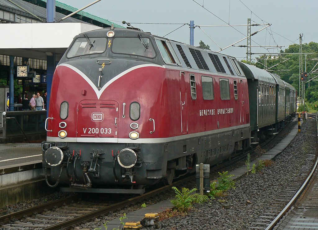 Auf zur letzten Pendelfahrt der V200 033 von Bonn Hbf. rtg Rheinbach am 06.06.2010 Gru an die Mannschaft der MEH !! 