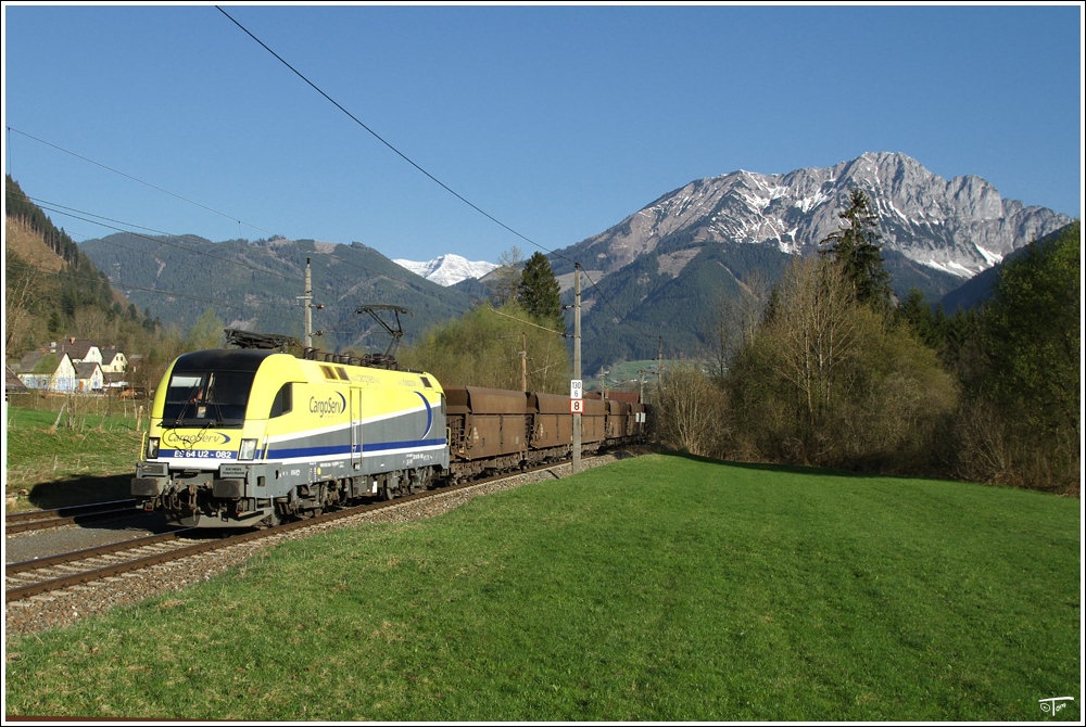 Aufgrund von Bauarbeiten war die Kronprinz Rudolfs Bahn im Bereich Kleinreifling-Hieflau gesperrt.Dadurch wurden einige Zge ber das Gesuse und die Phyrnbahn umgeleitet wie auch dieser Zug mit  ES 64 U2 -082 Cargoserv und SLGAG 61015 von Linz Stahlwerke nach Eisenerz. 
Frauenberg 10.4.2011 