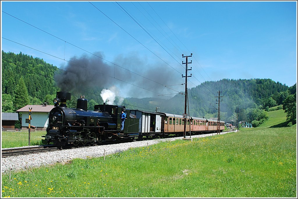 Aufgrund des lngeren Aufenthaltes blieb gengend Zeit, um sich bei der Ausfahrt Laubenbachmhle ein schnes Pltzchen zu suchen, was bei den vielen Fotografen nicht leicht war. Und das hier ist mein Bild, aufgenommen am 6.Juni beim Dampfpanoramic mit der Mh.6.