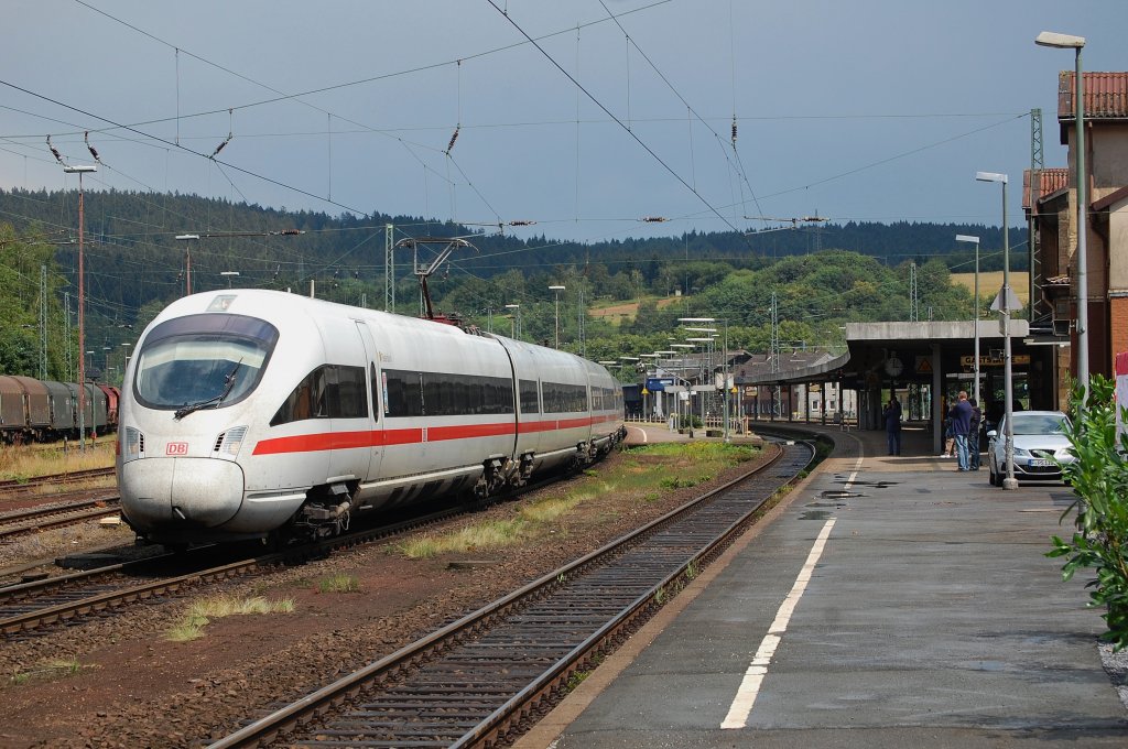 Aufgrund eines Gro�brandes in Porta Westfalica und der damit verbundenden Streckensperrung, mussten die ICE/IC via Altenbeken,Paderborn umgeleitet werden. Hier ICE-T Tz 1103  Paderborn  + Tz 1167  Traunstein  als ICE 1640 Berlin Ostbahnhof - K�ln Hbf. 01.07.2011, Altenbeken