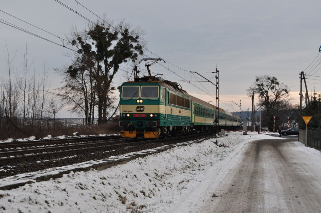 Aufgrund von Gleiswartungsarbeiten wurden die Zge aus Krakau kommend auf das Gegengleis umgeleitet. (22.12.2009, Gogolin)