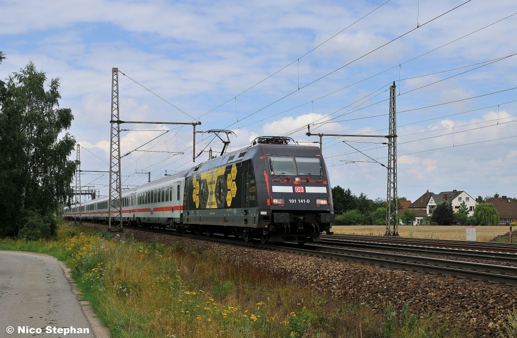 Aufgrund einer Umleitung fuhr 101 141-0 mit ihrem IC via Seelze Rbf zum Hbf von Hannover (06.08.10 Dedensen-Gmmer)