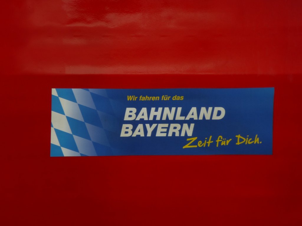 Aufkleber fr das  Bahnland Bayern - Zeit fr dich .
So gesehen an einem VT 612 im Hofer Hbf, 23.Juni 2013.