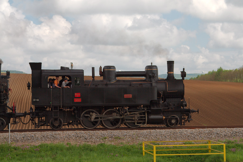 Aufnahme der 30.33, die in voller Fahrt zum Oldtimertreffen nach Ernstbrunn unterwegs ist. (05.05.2013)