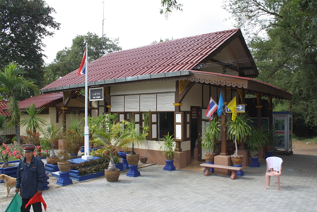 Aufnahmsgebude des Bf. Mae Chang am 08.Jnner 2011.