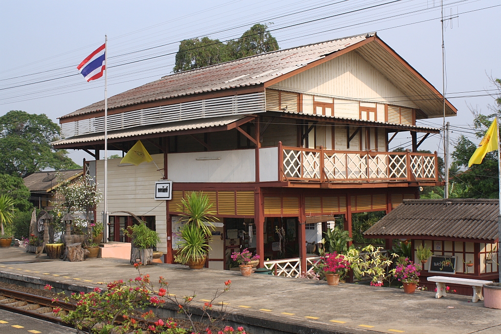 Aufnahmsgebude des Bf. Nakhon Chaisi am 13.Mrz 2011.