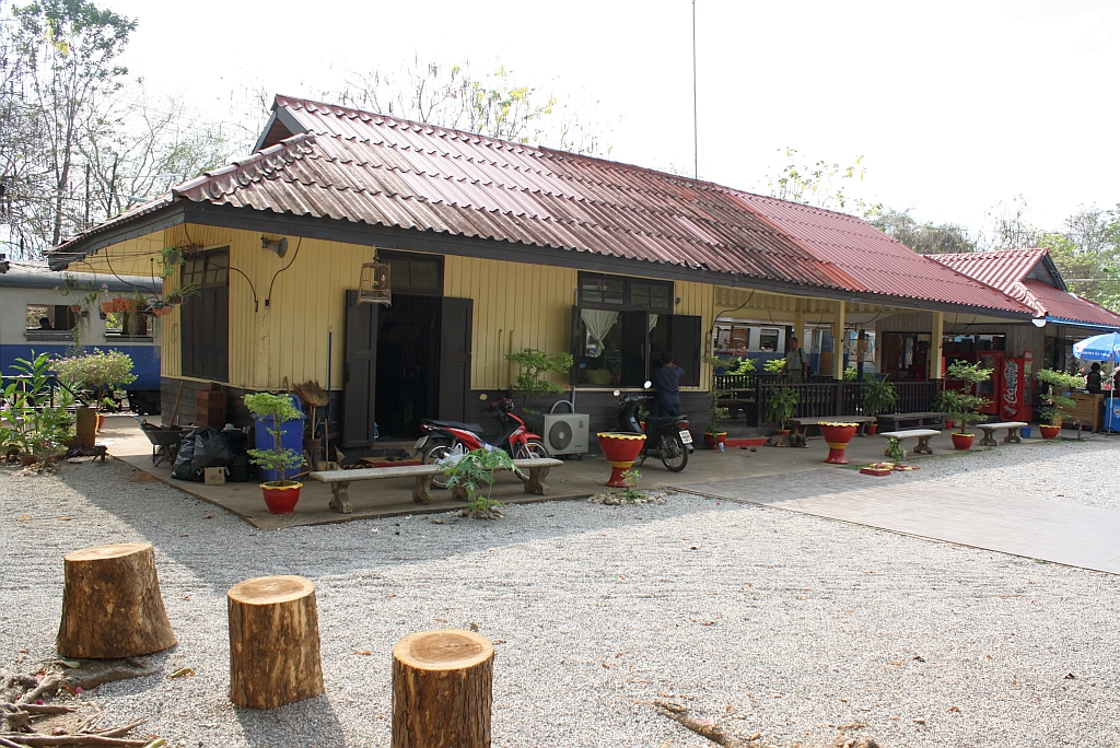 Aufnahmsgebude des Bf. Nam Tok am 11.Mrz 2012.