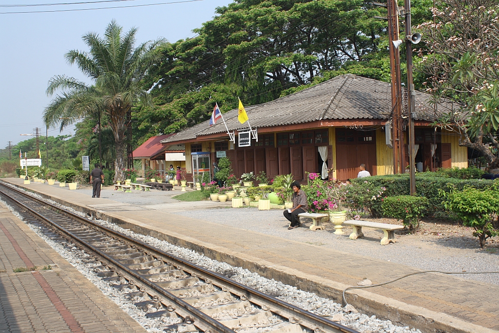Aufnahmsgeb�ude des Bf. Nong Pla Duk Junction am 13.M�rz 2011.