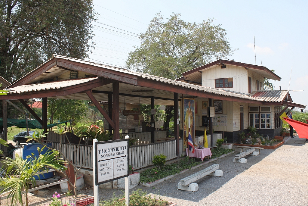 Aufnahmsgeb�ude des Bf. Nong Sai Khao am 13.M�rz 2012.

