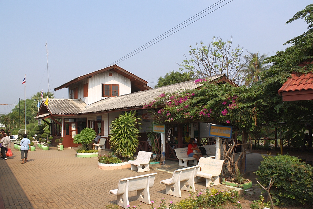 Aufnahmsgebude des Bf. Prong Madua am 13.Mrz 2011.