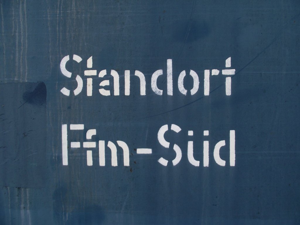 Aufschrift eines Dreiachser Umbauwagen am 06.08.11 in Hanau