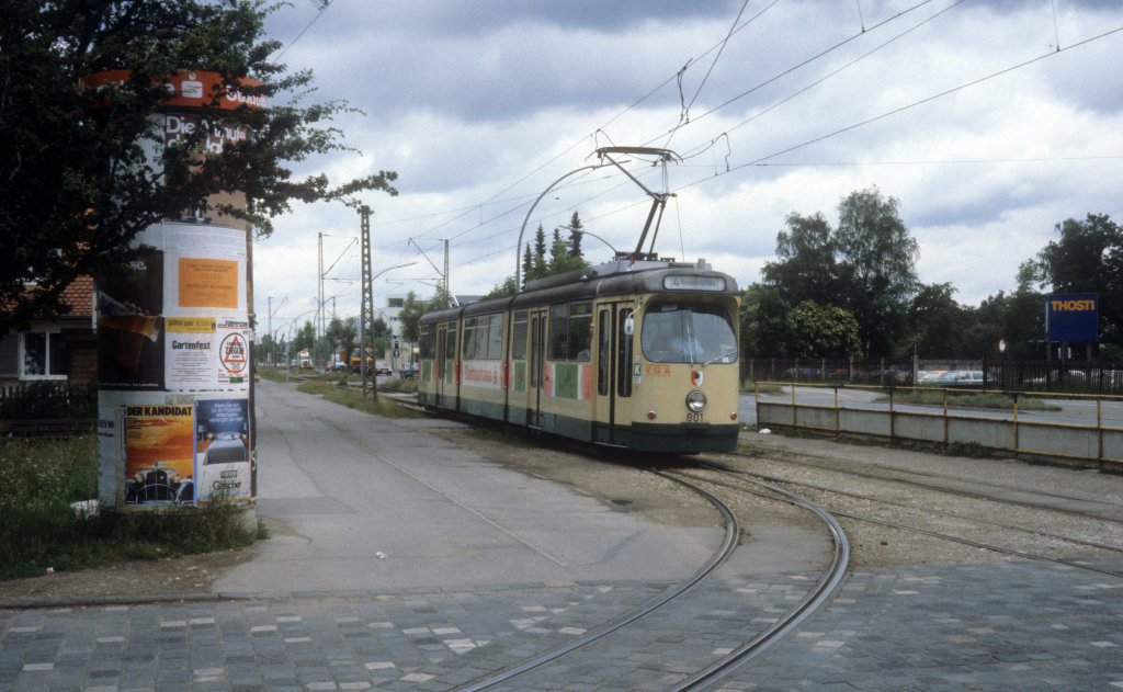 Augsburg VGA SL 4 (GT8 801) Haunstetten, Augsburger Strasse / Siebenbrunner Strasse (heute: Haunstetter Strasse / Ellensindstrasse) am 25. Juni 1980.