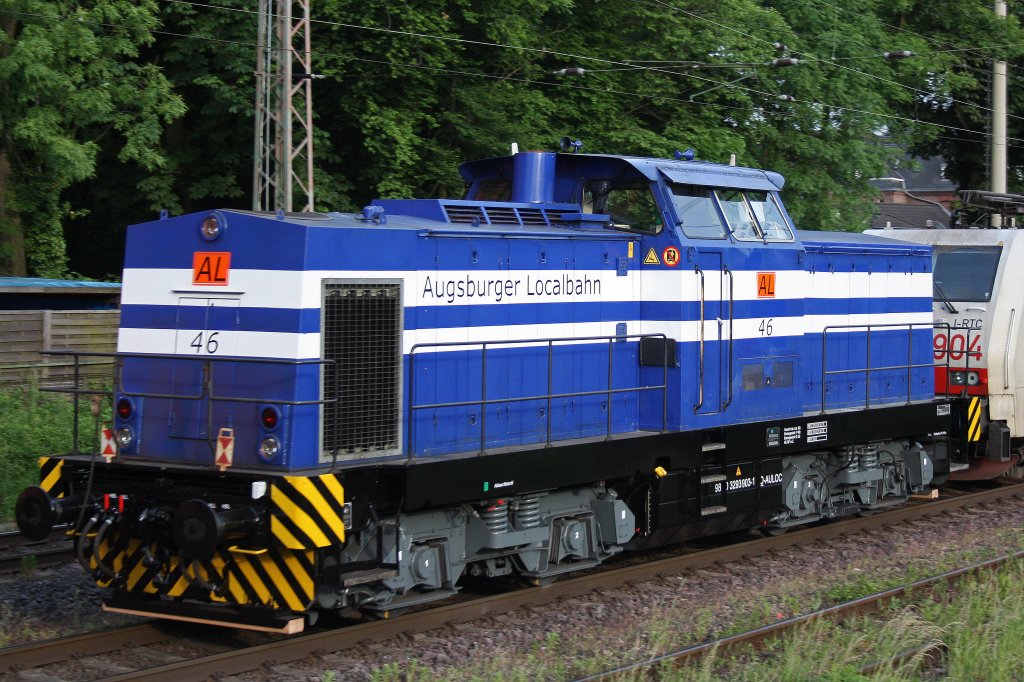 Augsburger Localbahn Lok 46 am 1.6.12 in Ratingen-Lintorf.
Die Lok wurde von Lokomotion 189 903 und 189 904 bei Reuschling aus Hattingen abgeholt und wieder zurck Ri.Sden geschleppt.