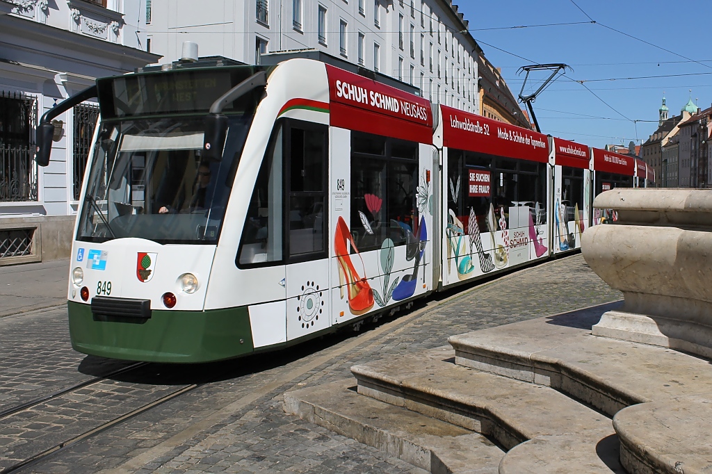 Augsburger Stra�enbahn am Herkulesbrunnen. 
28.4.12