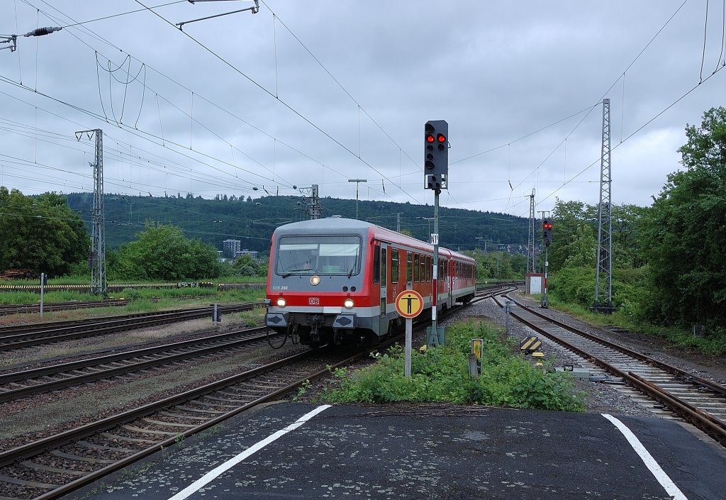 Aus Bad Friedrichshall-Jagstfeld kommend fhrt hier der 628 622 in Neckarelz auf Gleis 1 ein. Am Freitag den 31.5.2013
