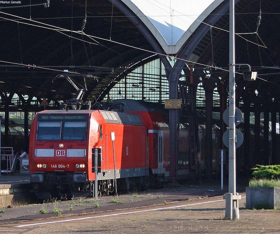 Aus dem Archiv: 146 004 mit einer RE2 nach M�nster am 4.8.09 in M�nchengladbach Hbf