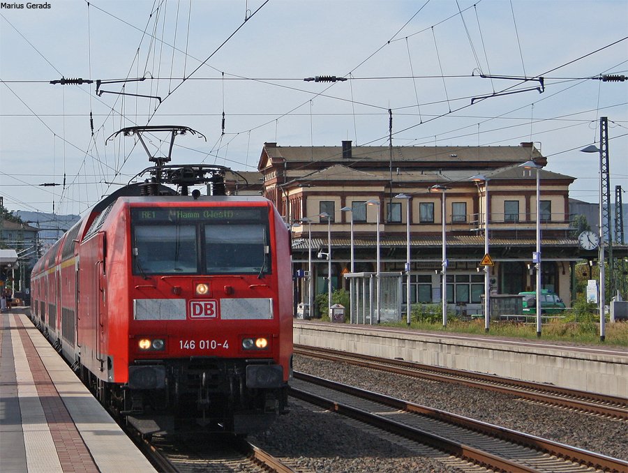 Aus dem Archiv: 146 010 mit dem RE10117 nach Hamm bei der Ausfahrt in Dren Hbf 22.8.09